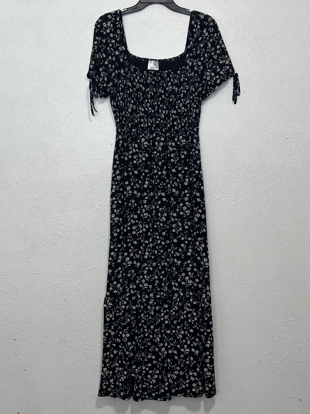 Sirenlily Black Floral Square-Neck Maxi Dress